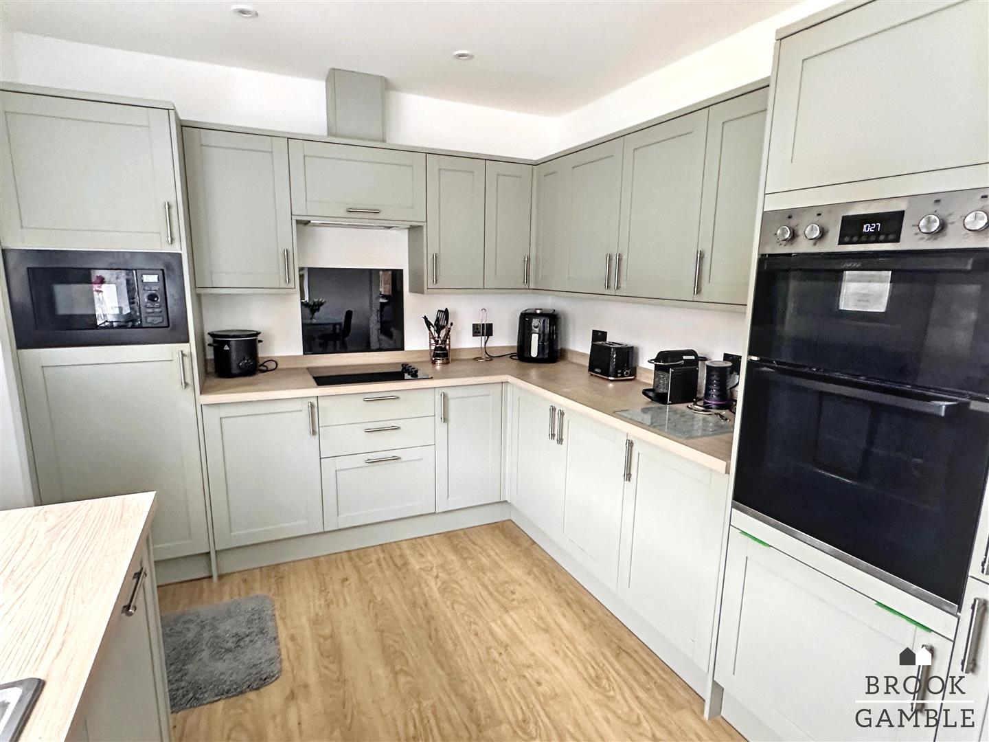 3 Bedroom House. Faygate Road in Eastbourne,  6